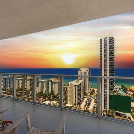 Wrap Around Balcony - Insane Views - Amazing Pools Lejlighed Hollywood Eksteriør billede