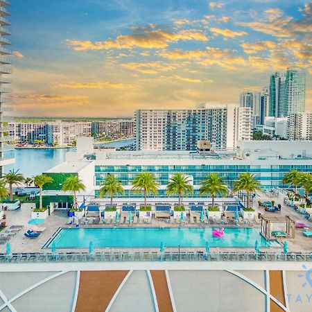 Wrap Around Balcony - Insane Views - Amazing Pools Lejlighed Hollywood Eksteriør billede