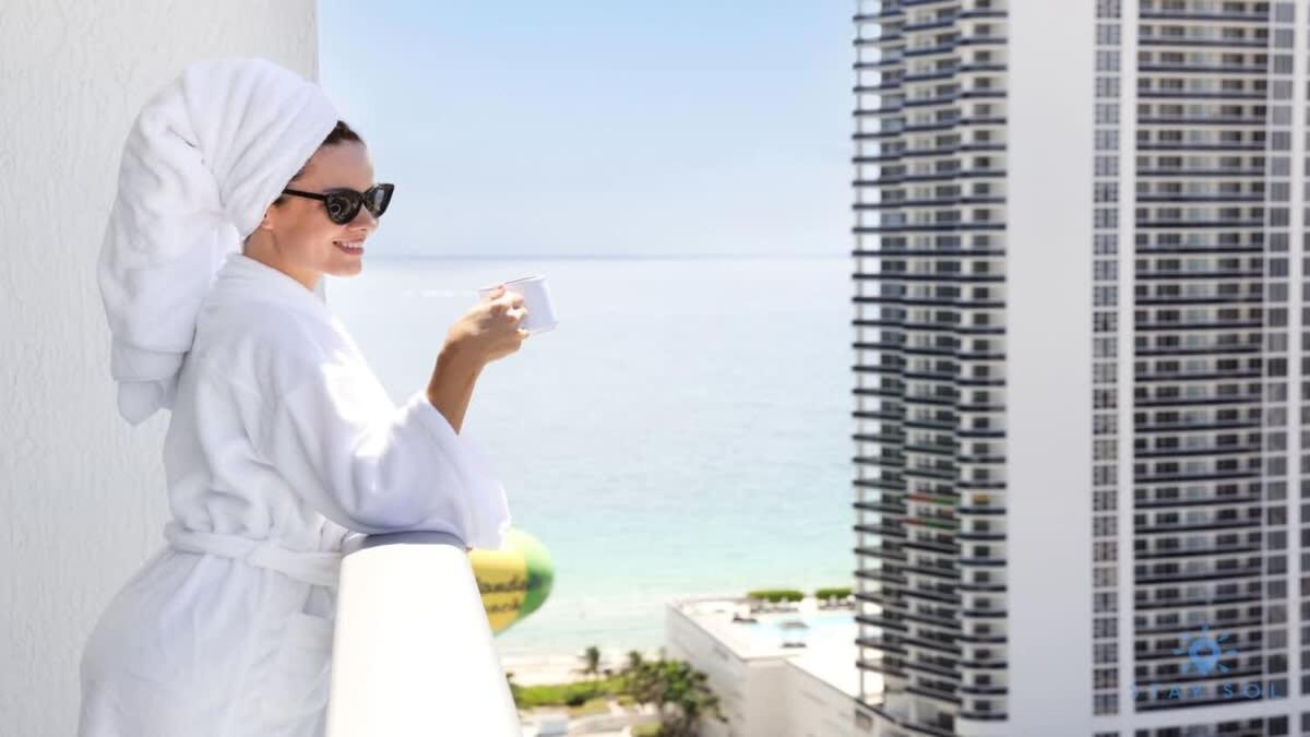 Wrap Around Balcony - Insane Views - Amazing Pools Lejlighed Hollywood Eksteriør billede