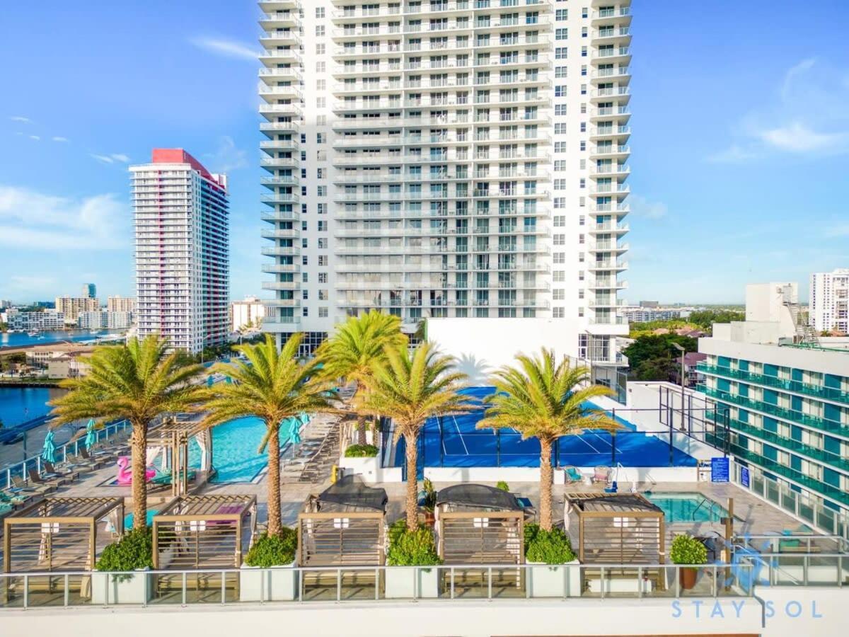 Wrap Around Balcony - Insane Views - Amazing Pools Lejlighed Hollywood Eksteriør billede