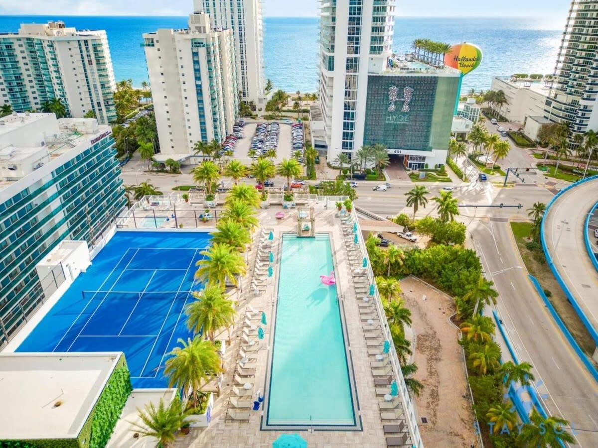Wrap Around Balcony - Insane Views - Amazing Pools Lejlighed Hollywood Eksteriør billede