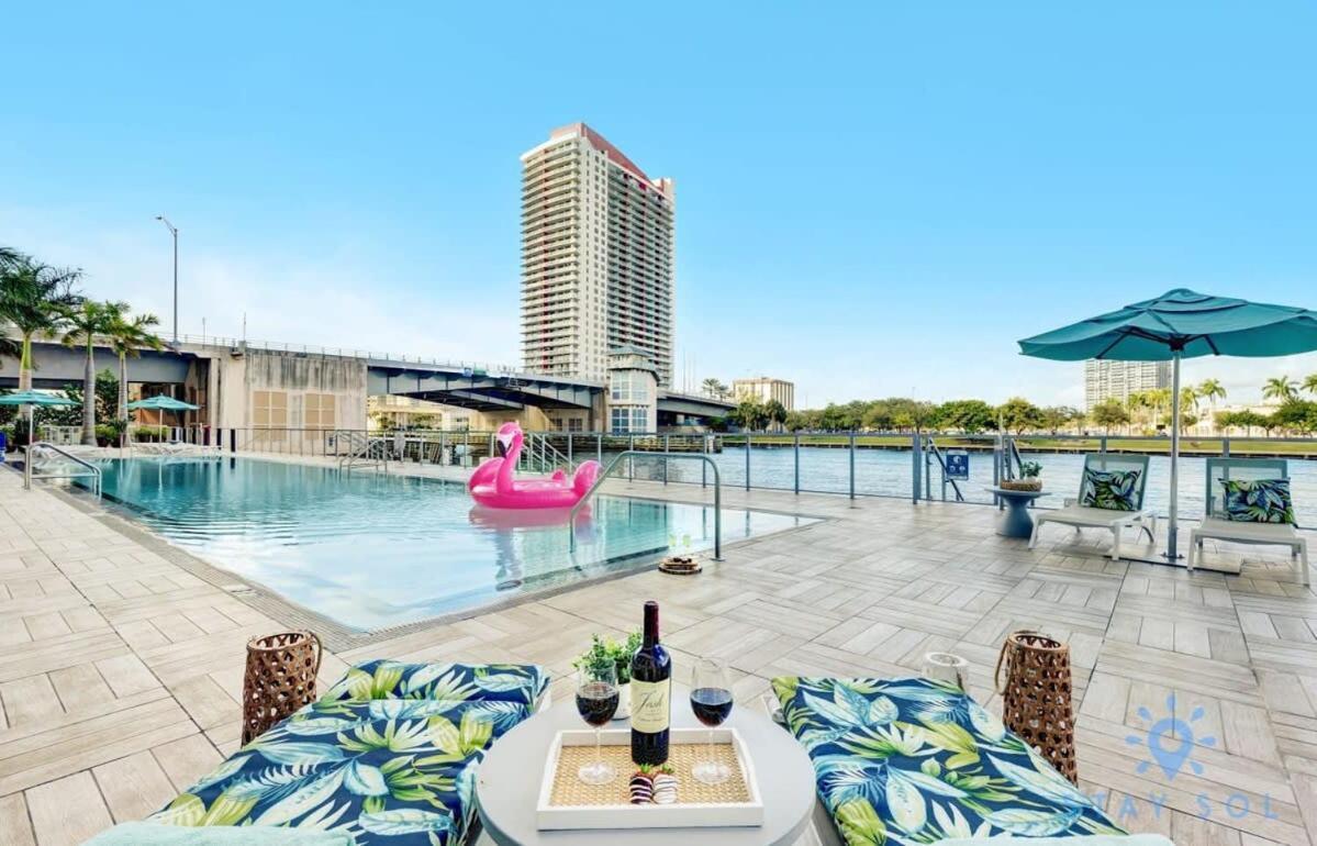 Wrap Around Balcony - Insane Views - Amazing Pools Lejlighed Hollywood Eksteriør billede