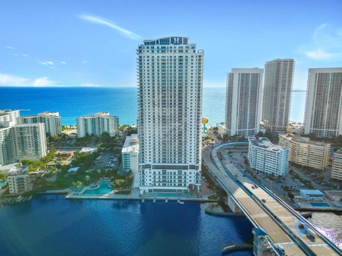 Wrap Around Balcony - Insane Views - Amazing Pools Lejlighed Hollywood Eksteriør billede