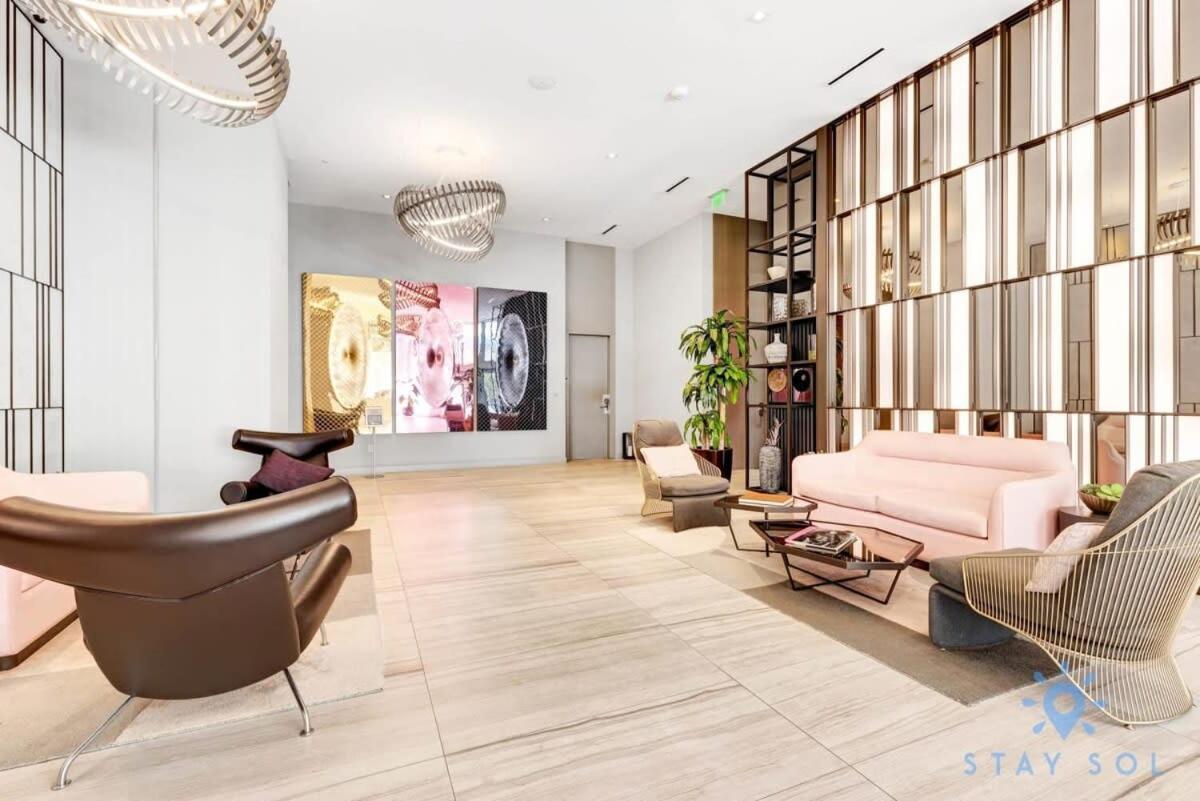 Wrap Around Balcony - Insane Views - Amazing Pools Lejlighed Hollywood Eksteriør billede