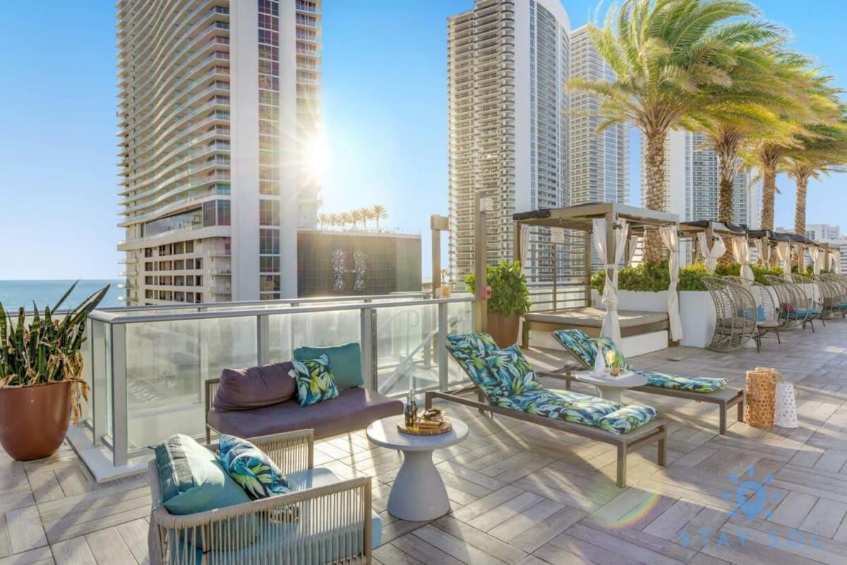 Wrap Around Balcony - Insane Views - Amazing Pools Lejlighed Hollywood Eksteriør billede