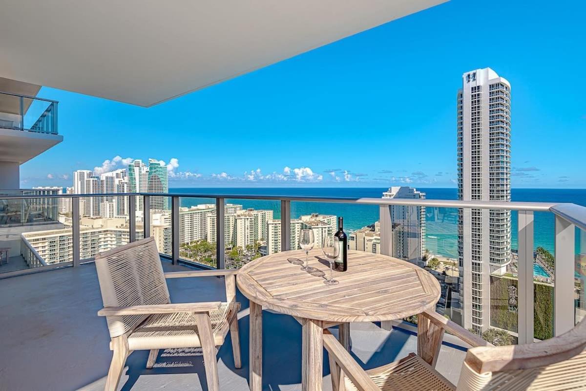 Wrap Around Balcony - Insane Views - Amazing Pools Lejlighed Hollywood Eksteriør billede