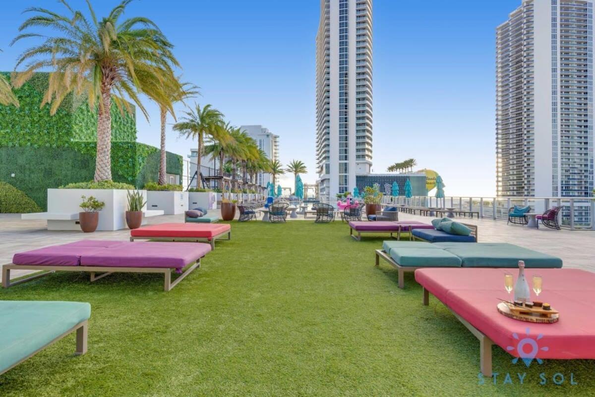Wrap Around Balcony - Insane Views - Amazing Pools Lejlighed Hollywood Eksteriør billede