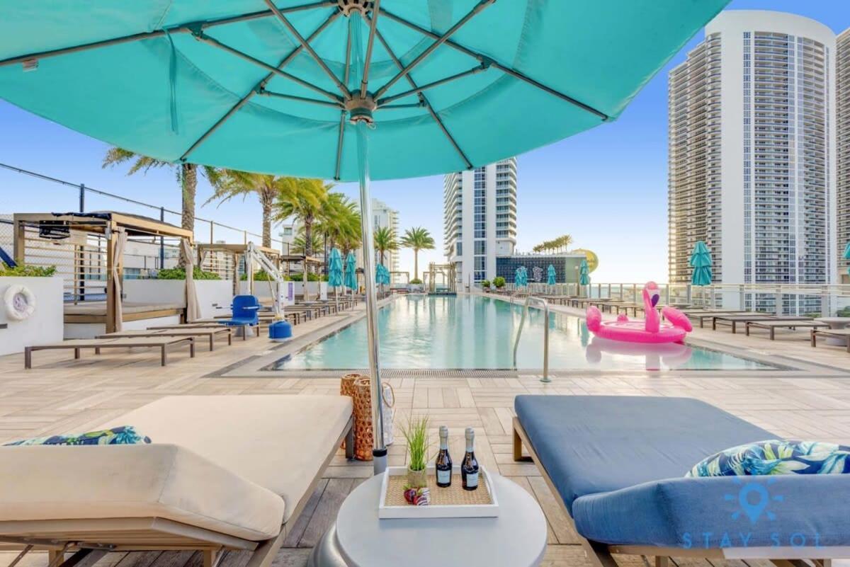 Wrap Around Balcony - Insane Views - Amazing Pools Lejlighed Hollywood Eksteriør billede