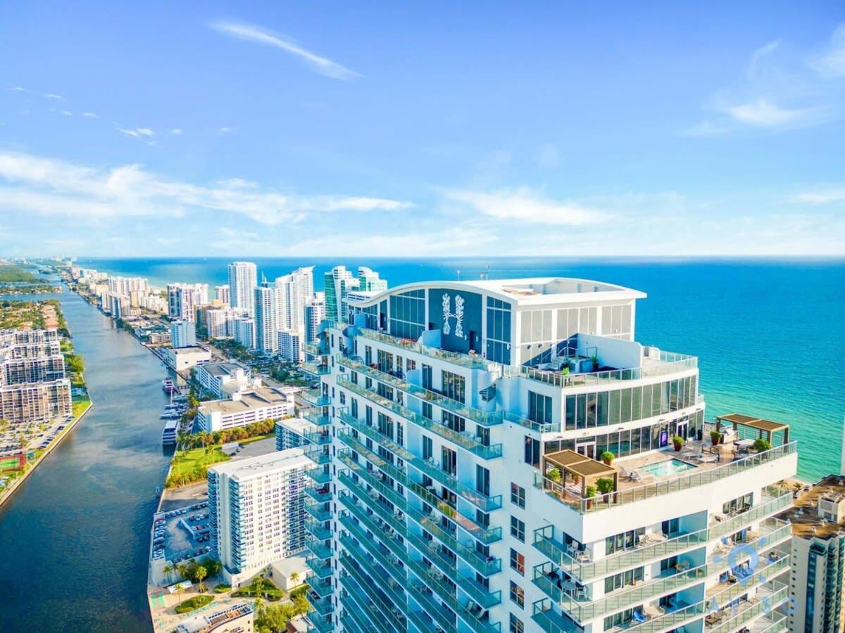 Wrap Around Balcony - Insane Views - Amazing Pools Lejlighed Hollywood Eksteriør billede