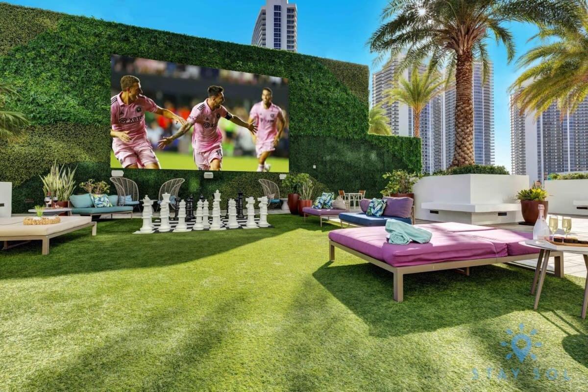 Wrap Around Balcony - Insane Views - Amazing Pools Lejlighed Hollywood Eksteriør billede