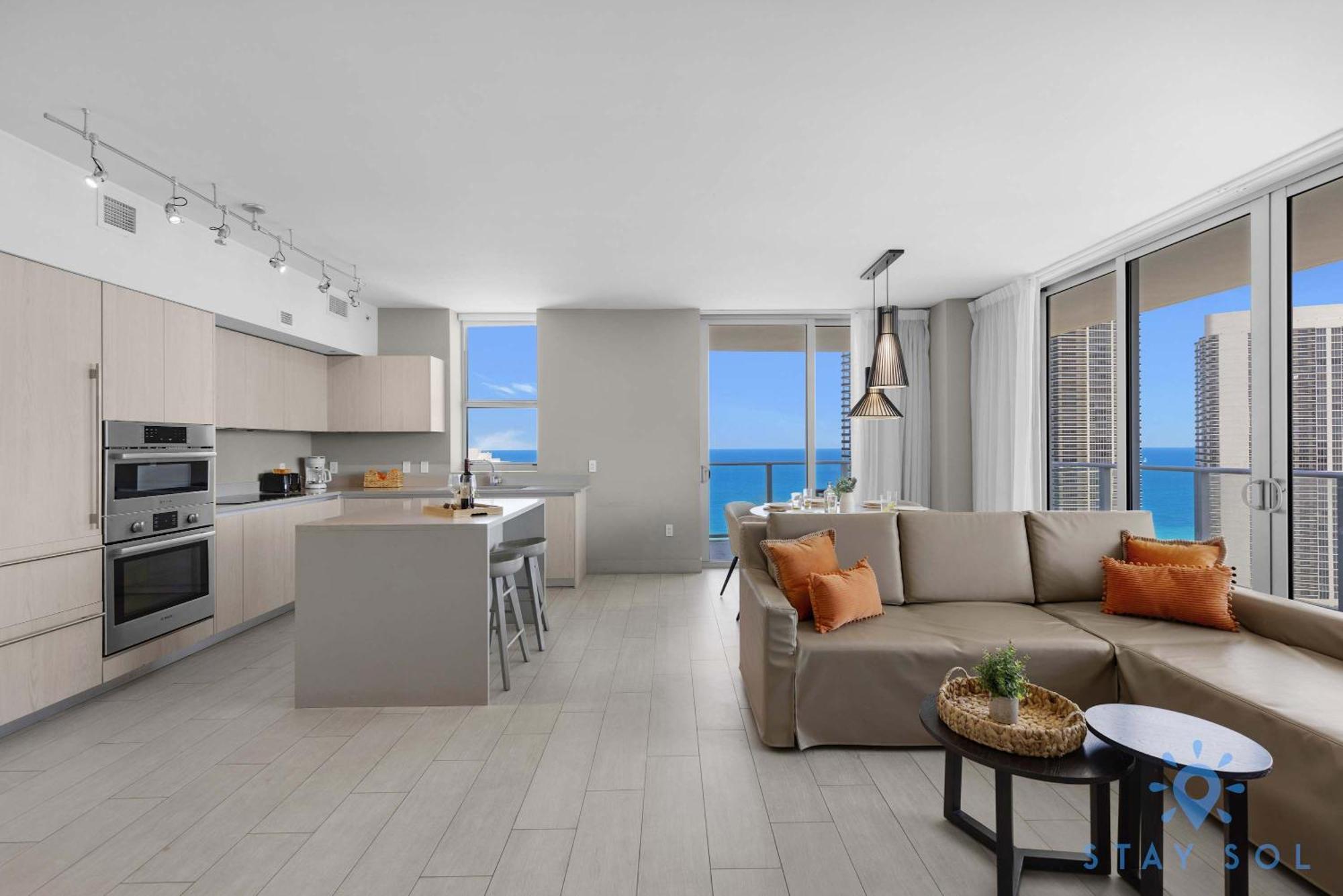 Wrap Around Balcony - Insane Views - Amazing Pools Lejlighed Hollywood Eksteriør billede