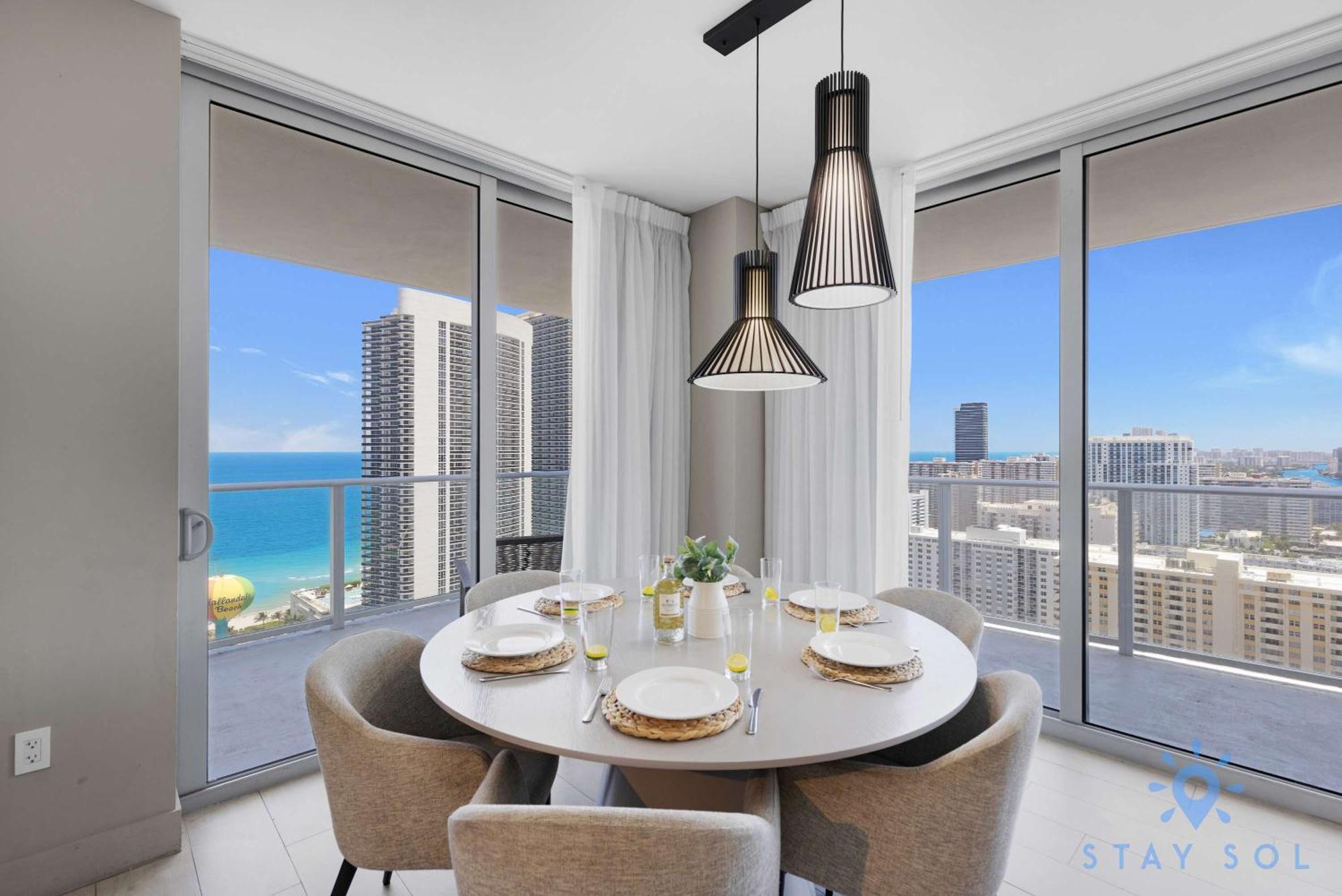 Wrap Around Balcony - Insane Views - Amazing Pools Lejlighed Hollywood Eksteriør billede